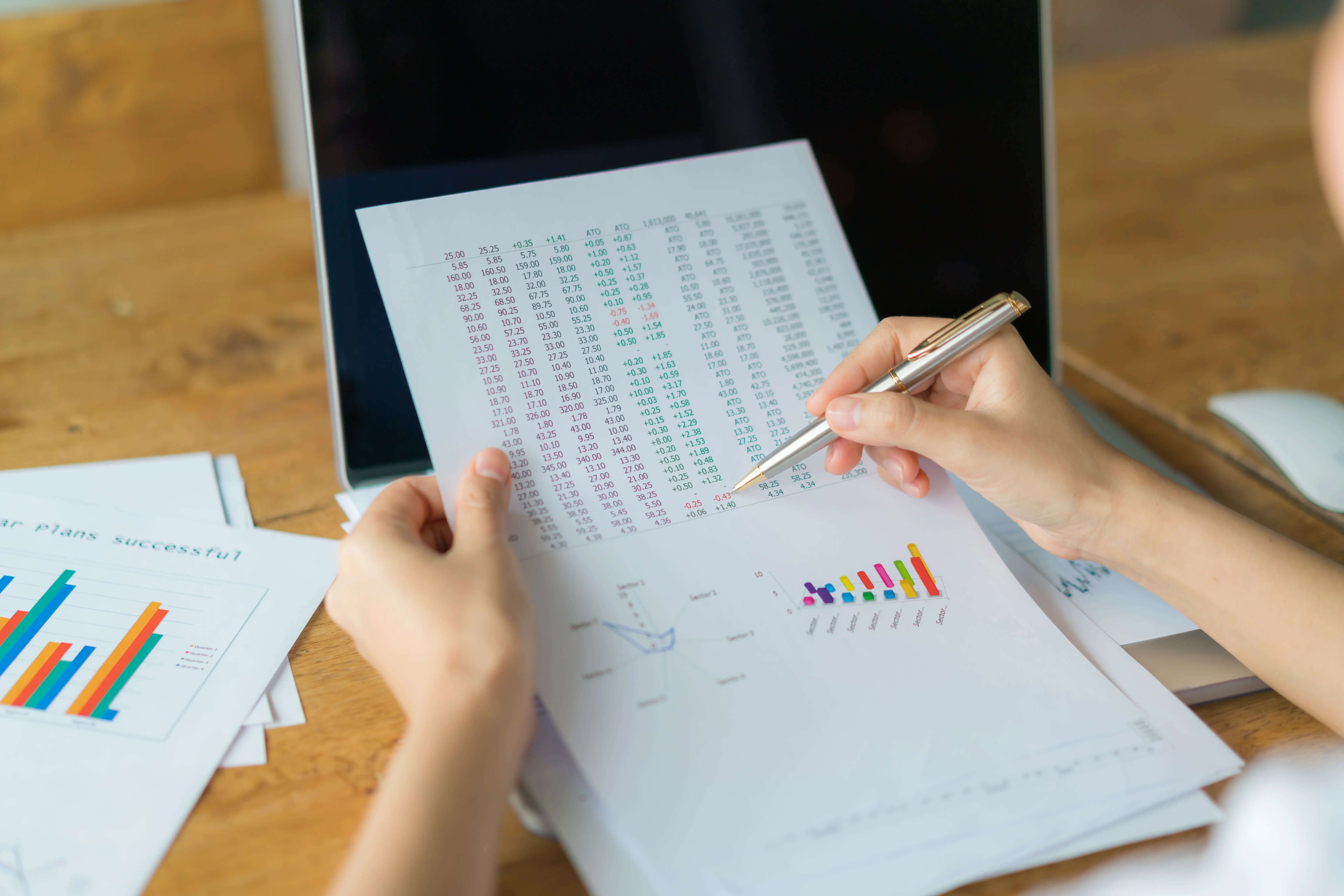 analysis-data-statistics-analyzing-price