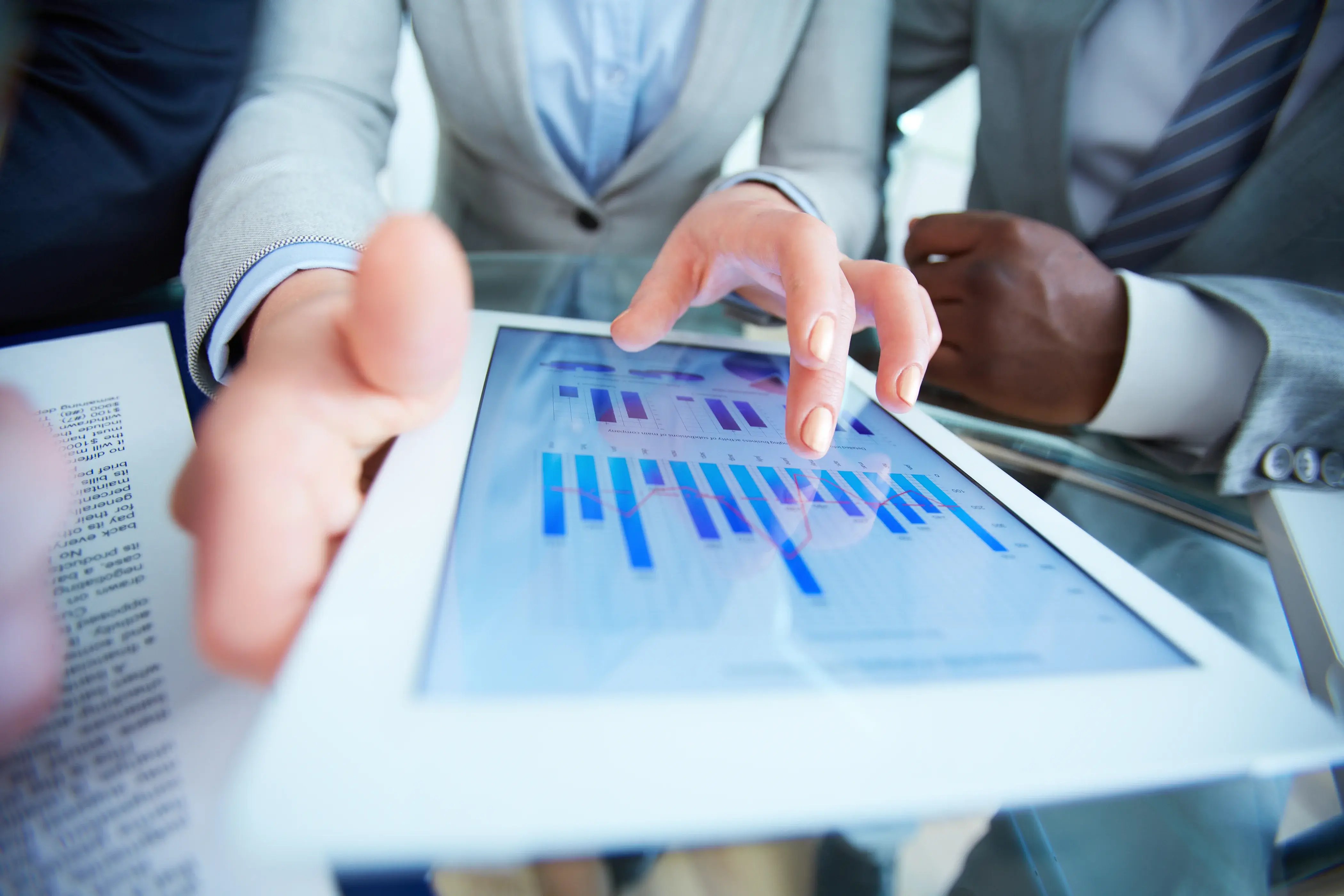 busineswoman-holding-digital-tablet-with-data