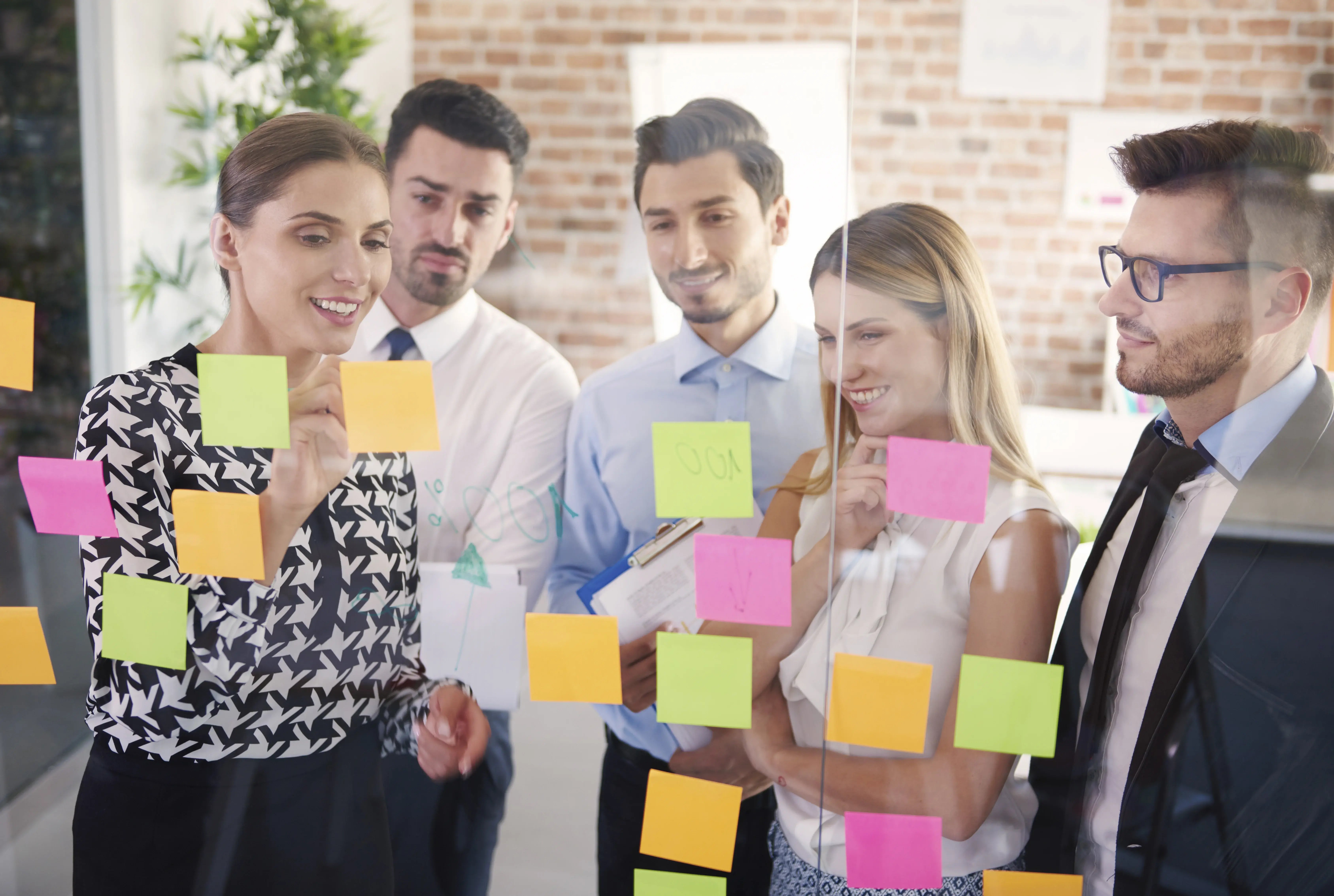close-up-people-working-office