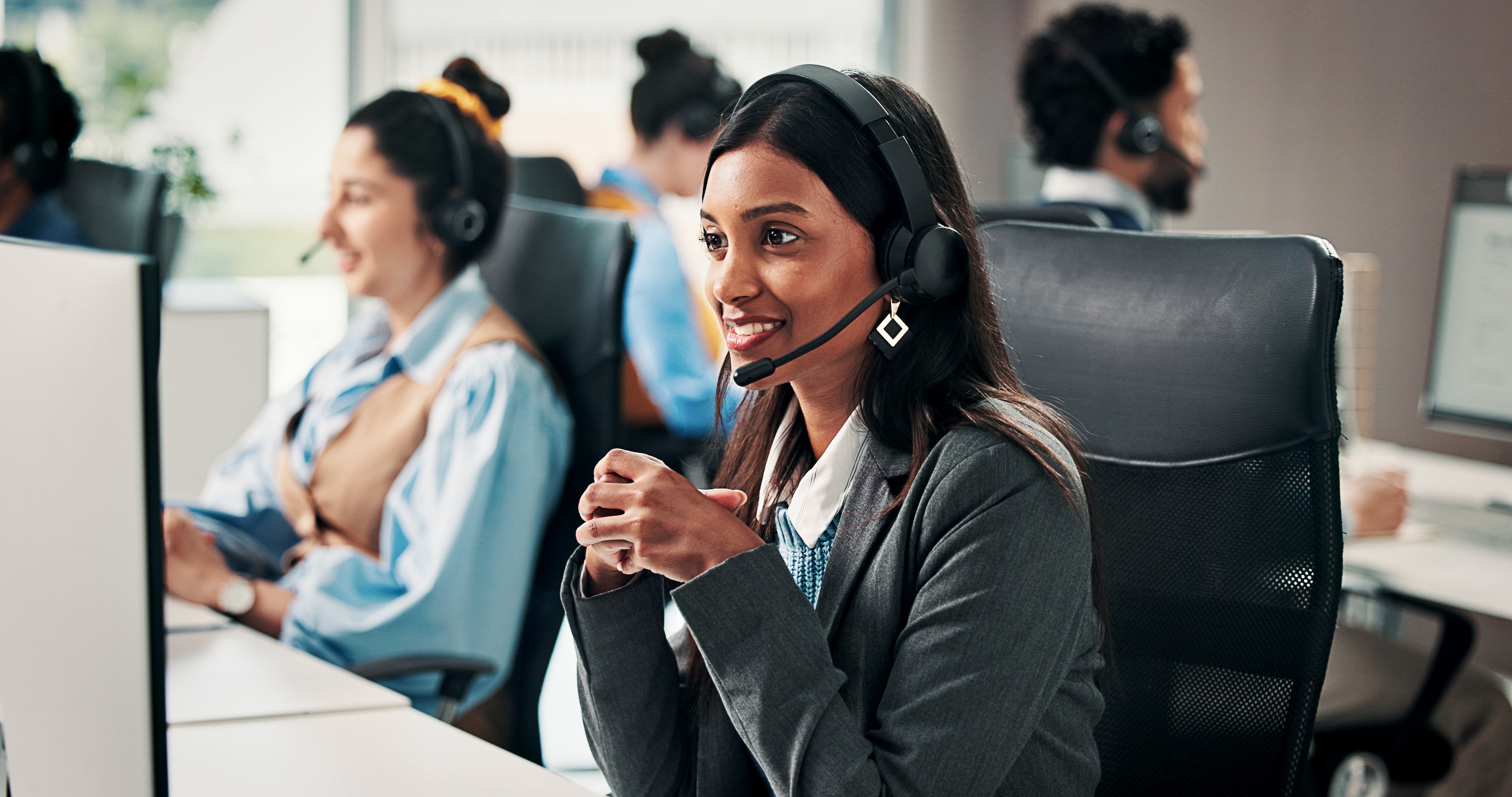 professional-customer-support-representative-worki-2026-09-25-04-52-58-utc